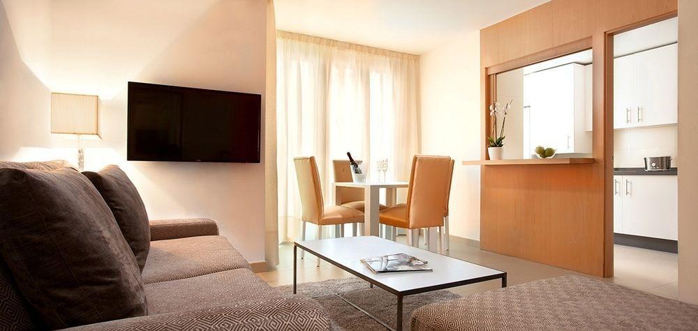 Urbanliving Fajardo Apartment Malaga Ngoại thất bức ảnh